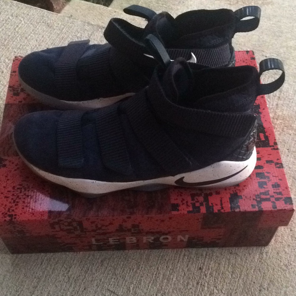 Lebron Soldier 11